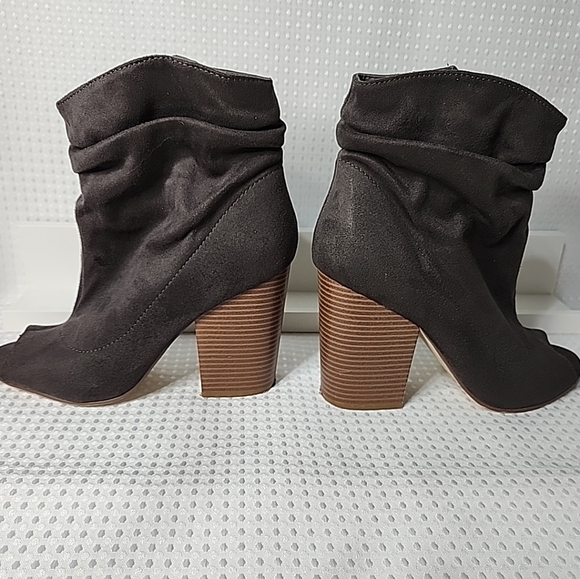 Indigo Rd Peep Toe Booties Gray Suede 3.75" High Block Heel Womens  9.5M Shoes - Picture 7 of 9